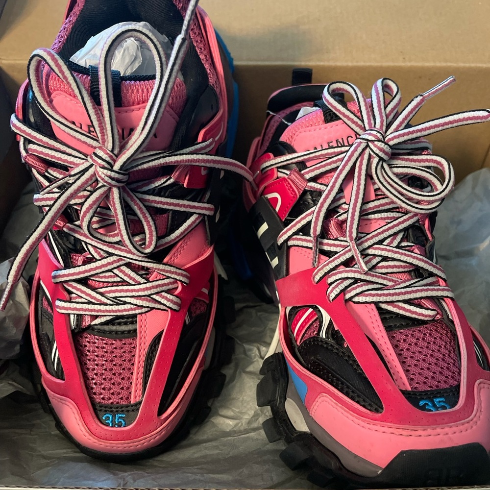 Sneakers worn once size 35 good condition colors pink blue and black